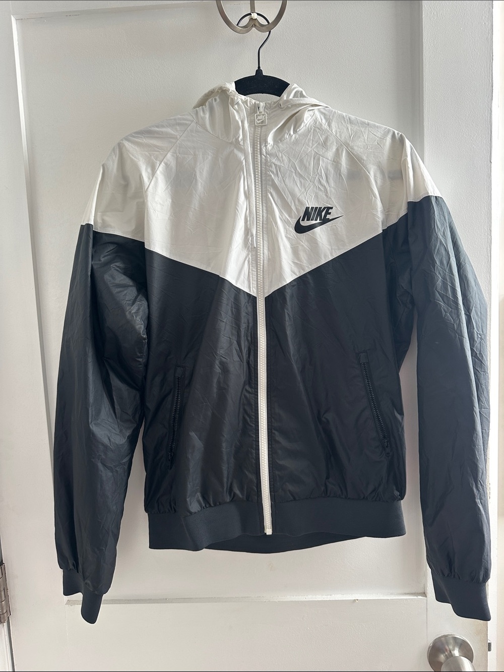 Nike Black and White Men’s Windbreaker Hooded Jacket
